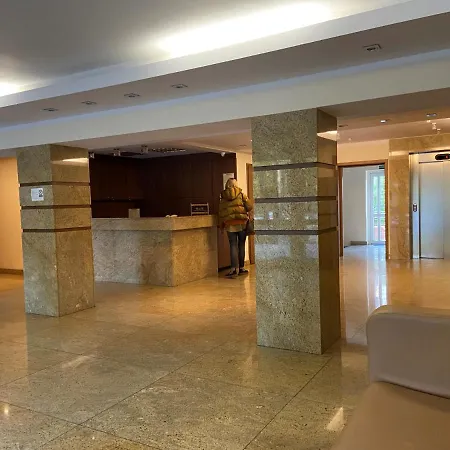 - Mistral 斯维诺乌伊希切