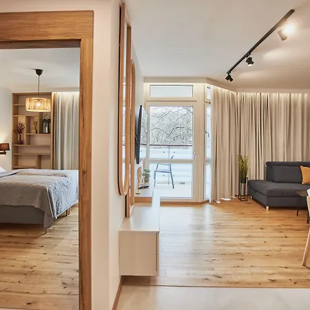 - Mistral 斯维诺乌伊希切