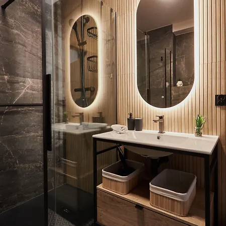 - Mistral 公寓 斯维诺乌伊希切